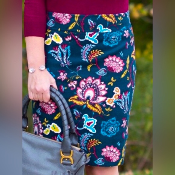 LOFT Dresses & Skirts - Ann Taylor LOFT Green Floral Skirt Size 14